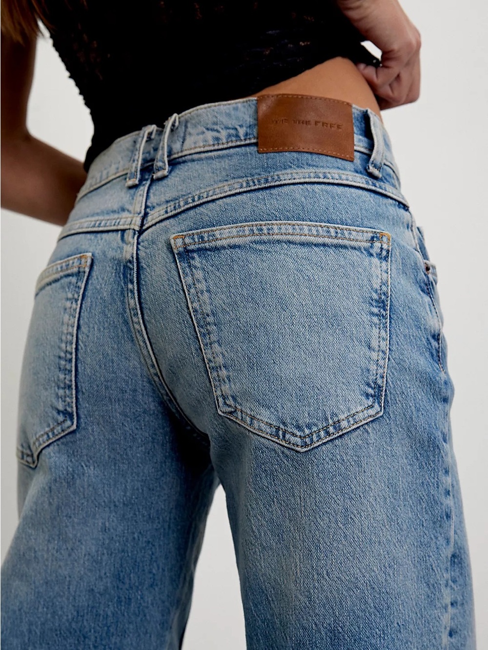 NWT FREE PEOPLE Risk Taker Mid-Rise Jeans! - Picture 3 of 8